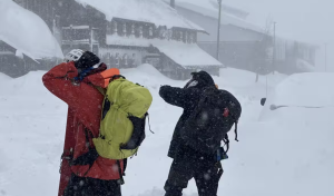 Adverse weather conditions and potential for further avalanches have hampered ed rescue en recovery efforts